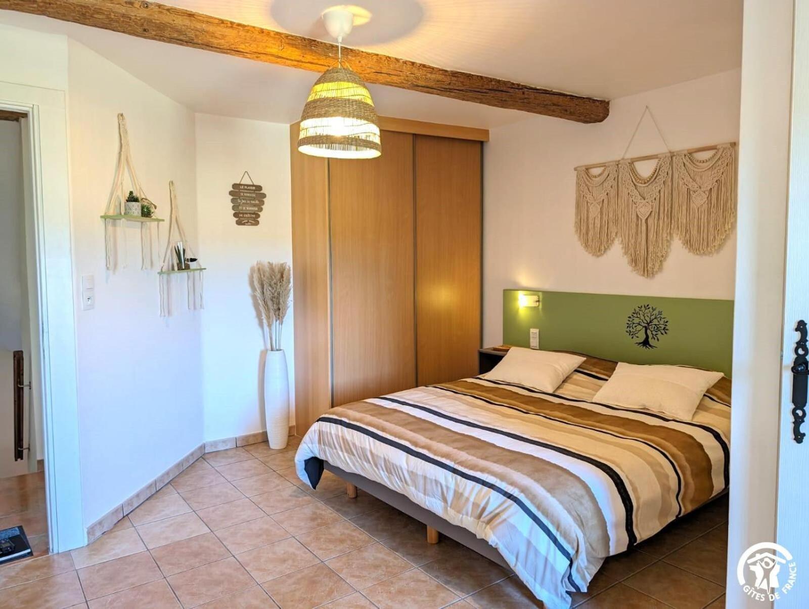 Bed and Breakfast La Maison Millesime La Caunette Екстер'єр фото