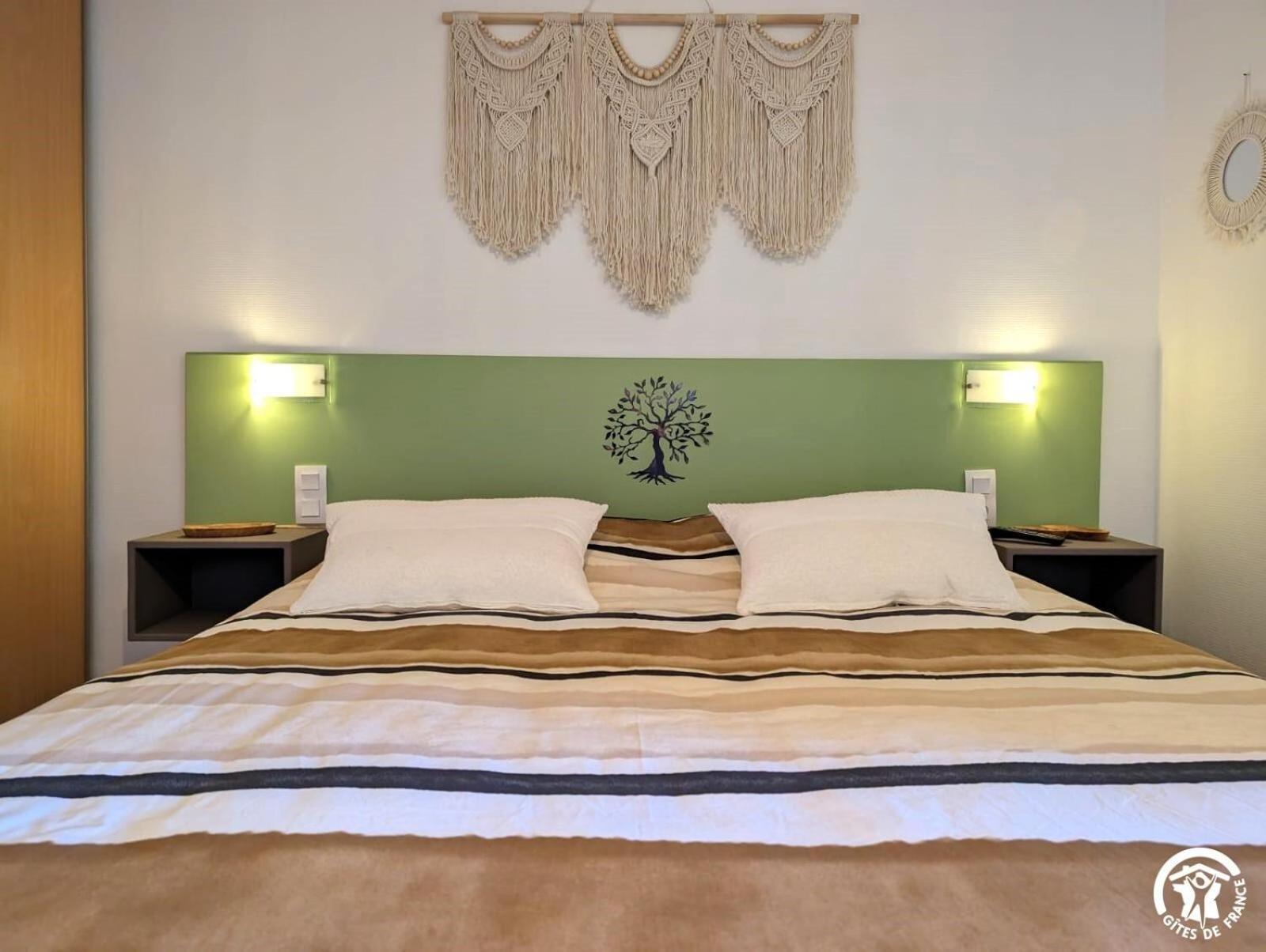 Bed and Breakfast La Maison Millesime La Caunette Екстер'єр фото